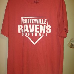 Woman's Red Short Sleeve T shirt Coffeyville Ravens Softball‎ Size Large Gildan